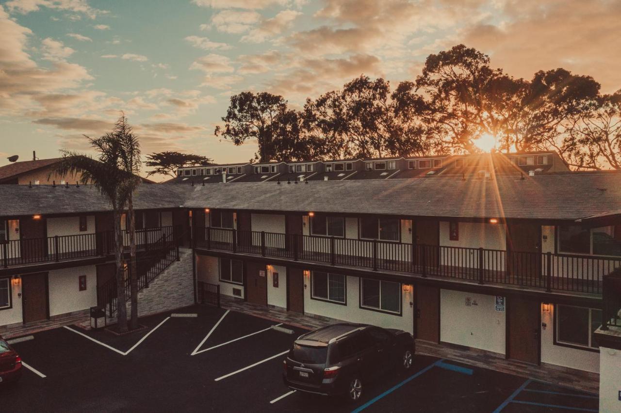 Blufftop Inn & Suites - Wharf/Restaurant District モロ・ベイ エクステリア 写真