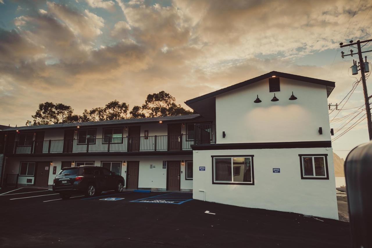 Blufftop Inn & Suites - Wharf/Restaurant District モロ・ベイ エクステリア 写真